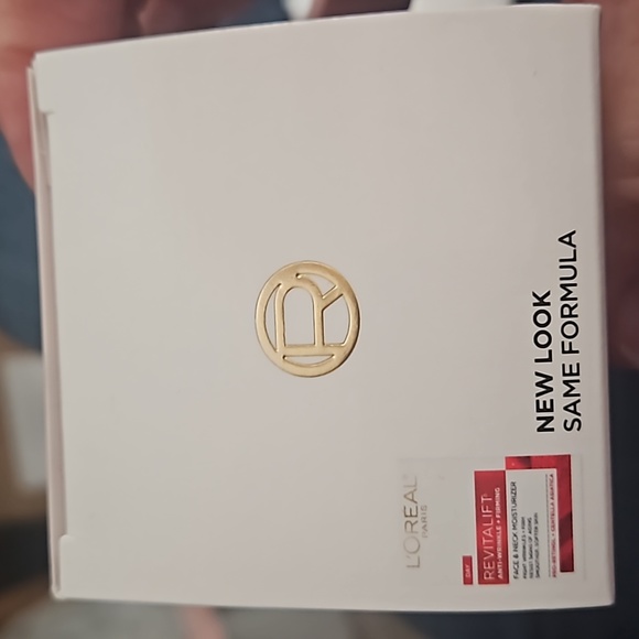 NWT Loreal revitalift anti wrinkle and firming moisturizer 1.7 oz fragrance free - Picture 2 of 4